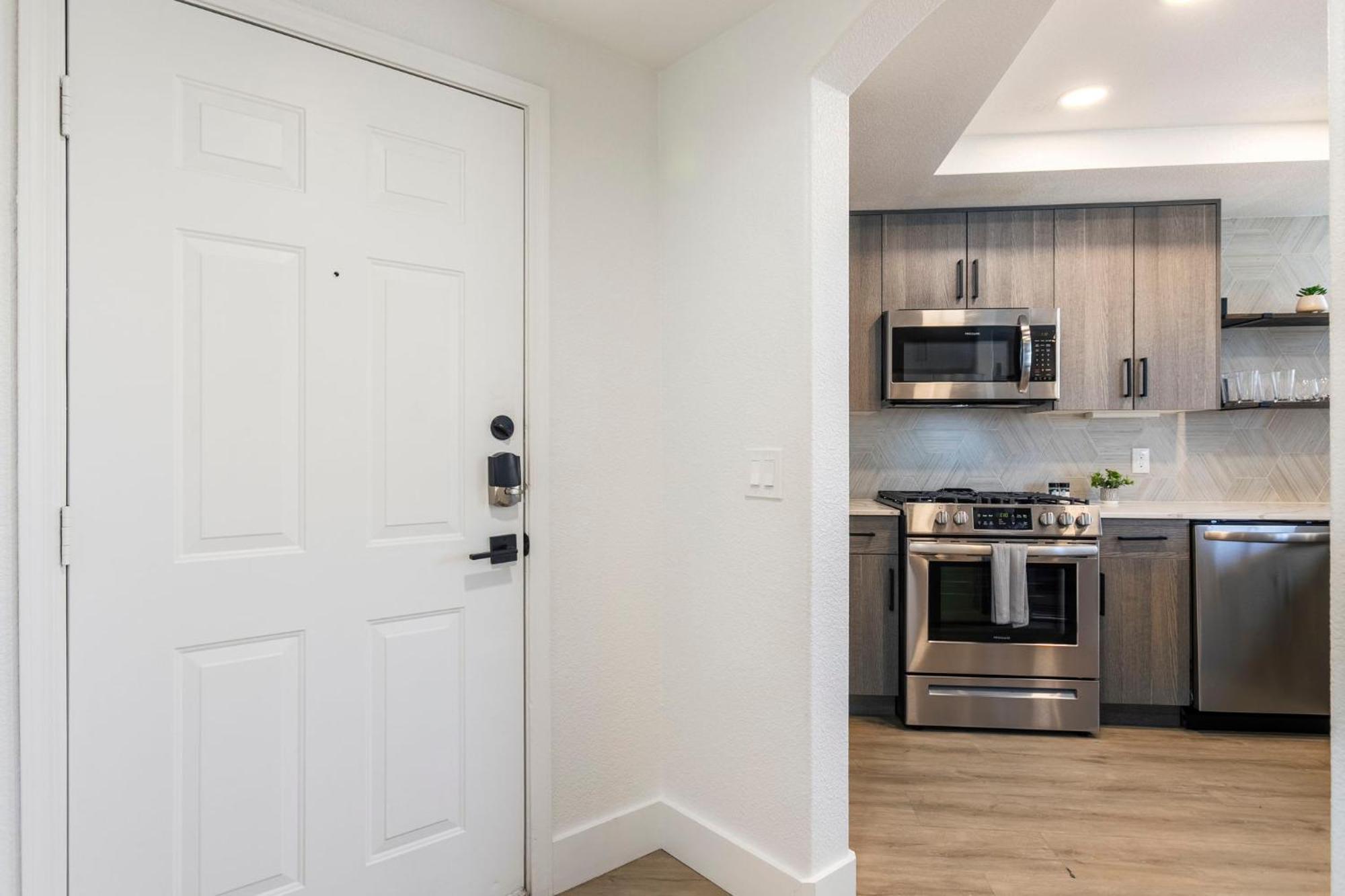 Apartment 2br Cozysuites At Kierland Commons With Pool #08 *