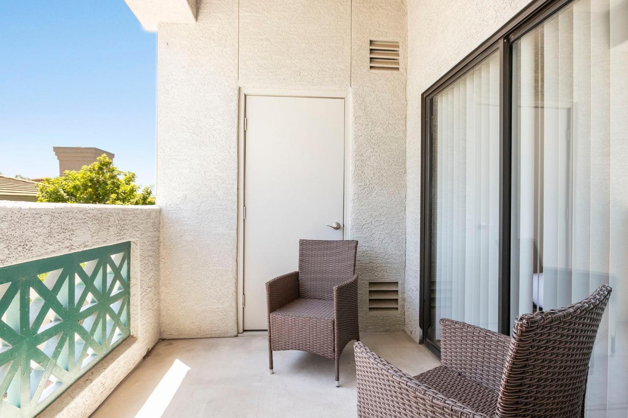 2br Cozysuites At Kierland Commons With Pool #08 Apartment